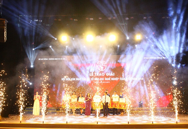 hoi-dien-van-nghe-cac-co-so-giao-duc-nghe-nghiep-toan-quoc-nam-2019-vanhoadoanhnhan