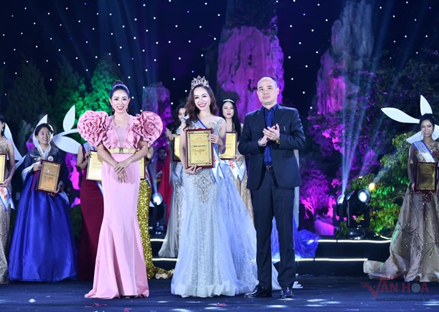 ntk-truong-kim-anh-a-quan-dai-su-huu-nghi-vi-hoa-binh-2019-vanhoadoanhnhan