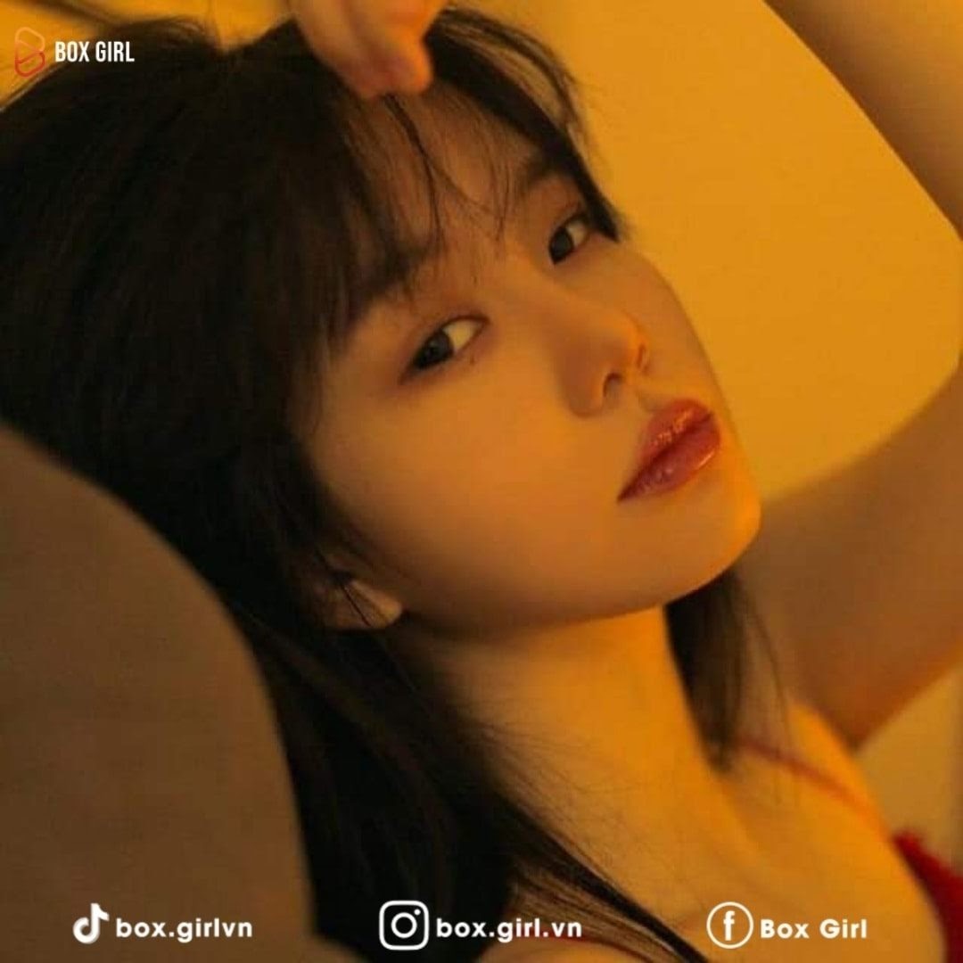 tap-hop-nhieu-ve-dep-khac-nhau-vao-mot-fanpage-box-girl-nhanh-chong-can-moc-23-trieu-follows-chi-sau-1-nam-VANHOADOANHNHAN-4