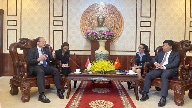 phu-thuy-ban-le-chau-a-ky-vong-giup-binh-phuoc-cat-canh-cung-nha-dau-tu-singapore-vanhoadoanhnhan4