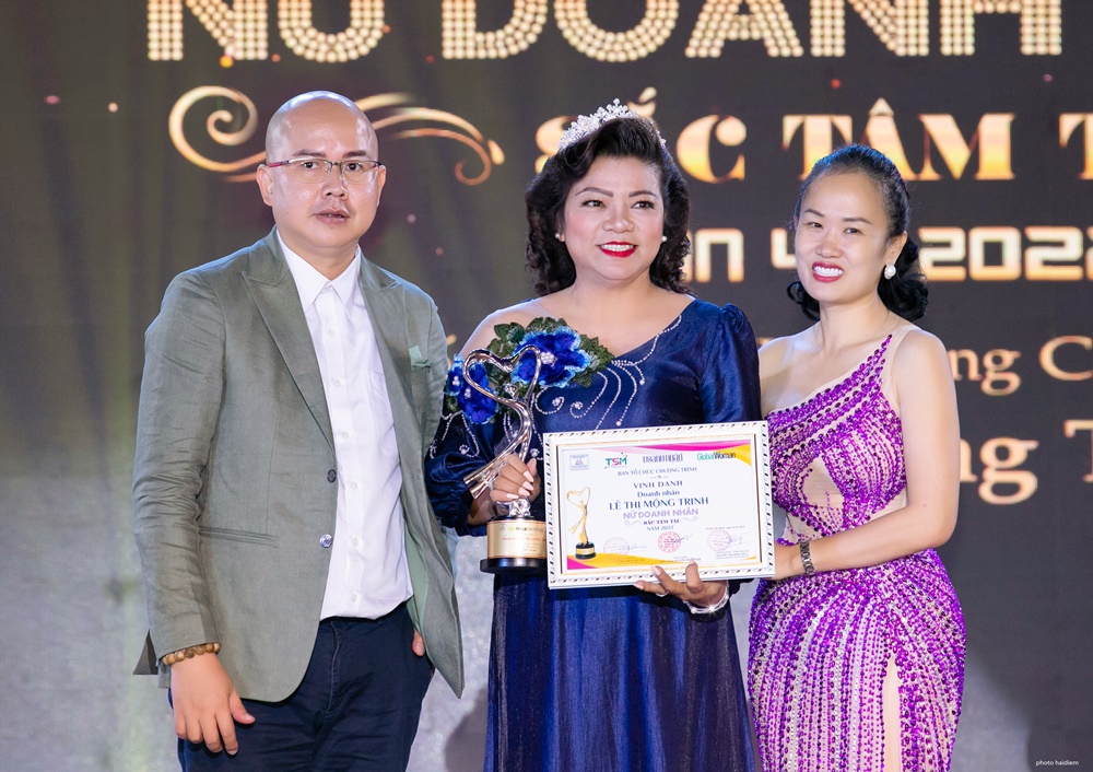 nu-ceo-mong-trinh-duyen-dang-voi-ao-dai-nhan-giai-nu-doanh-nhan-sac-tam-tai-mua-4-vanhoadoanhnhan1