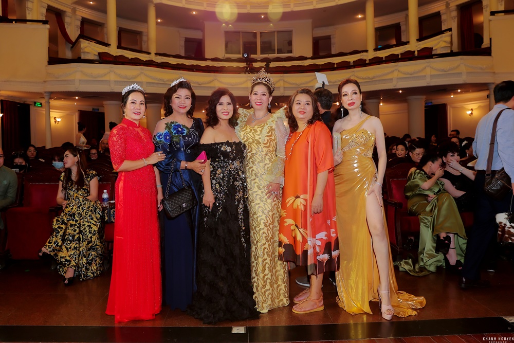 nu-ceo-mong-trinh-duyen-dang-voi-ao-dai-nhan-giai-nu-doanh-nhan-sac-tam-tai-mua-4-vanhoadoanhnhan4