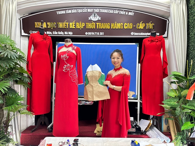 ntk-co-giao-phan-thuy-nguoi-lam-dep-cho-doi-tu-viec-dao-tao-hang-ngan-hoc-vien-VANHOADOANHNHAN-13