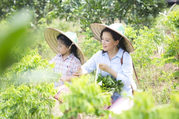 mc-minh-trang-cung-nuoi-day-nhung-em-be-hanh-phuc