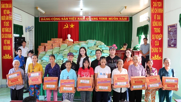hoa-hau-jennifer-tien-huynh-di-tu-thien-ben-tre-van-hoa-doanh-nhan-10
