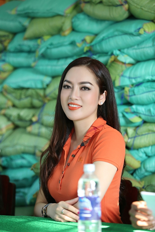 hoa-hau-jennifer-tien-huynh-di-tu-thien-ben-tre-van-hoa-doanh-nhan-2
