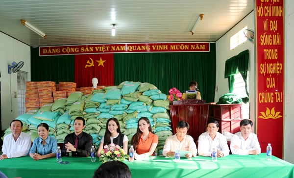 hoa-hau-jennifer-tien-huynh-di-tu-thien-ben-tre-van-hoa-doanh-nhan-4