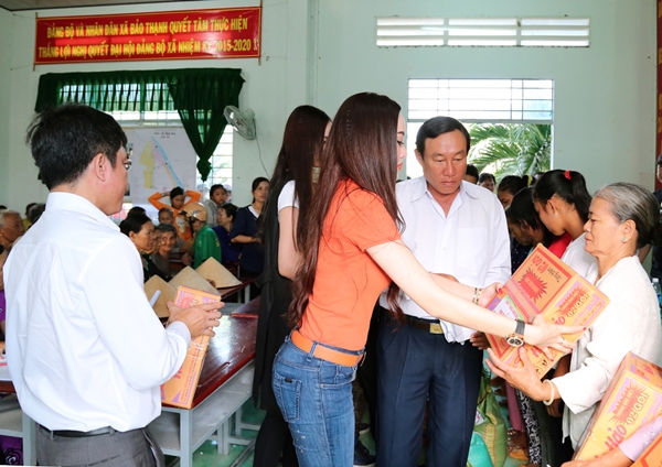 hoa-hau-jennifer-tien-huynh-di-tu-thien-ben-tre-van-hoa-doanh-nhan-7