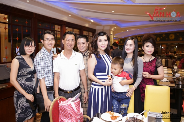 hoa-khoi-doanh-nhan-hoi-ngo-dau-nam-showbiz-10