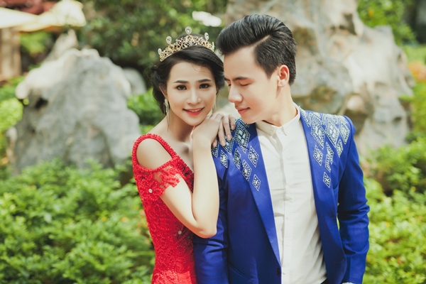 ly-thien-truc-ho-van-phuc-hanh-phuc-trang-phuc-da-hoi-showbiz-2
