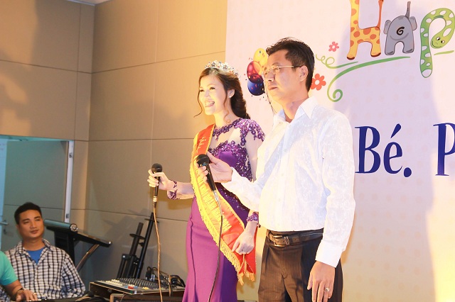 Tiec-chuc-mung-DN-Ngoc-Lan-2