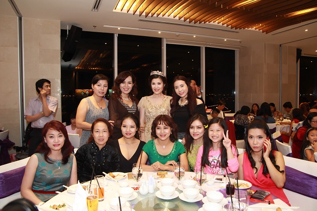 Tiec-chuc-mung-DN-Ngoc-Lan-22