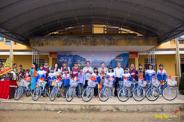 2-charity-caravan-2030-chap-canh-uoc-mo-cho-hoc-sinh-ngheo-ha-gang-van-hoa-doanh-nhan