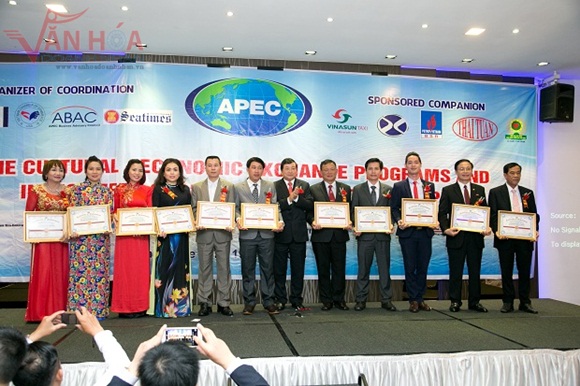 2-vinh-danh-thuong-hieu-uy-tin-chat-luong-vna-hoa-doanh-nhan