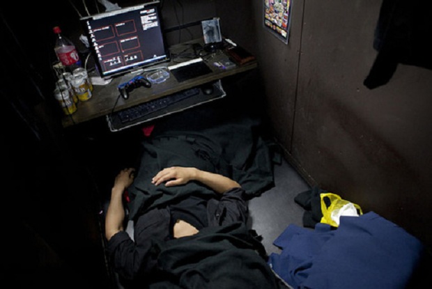 4-nhung-nguoi-khon-kho-trong-quan-cafe-internet-mat-toi-cua-xa-hoi-nhat-ban-van-hoa-doanh-nhan