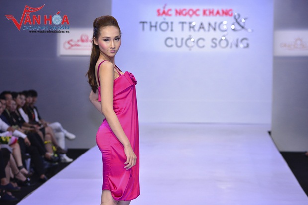 12-my-nam-viet-khoe-ve-dep-tren-san-dien-van-hoa-doanh-nhan