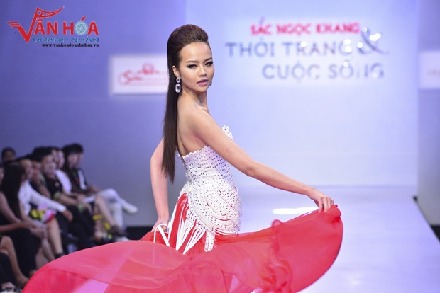 15-my-nam-viet-khoe-ve-dep-tren-san-dien-van-hoa-doanh-nhan