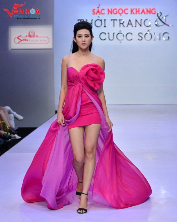 23-my-nam-viet-khoe-ve-dep-tren-san-dien-van-hoa-doanh-nhan
