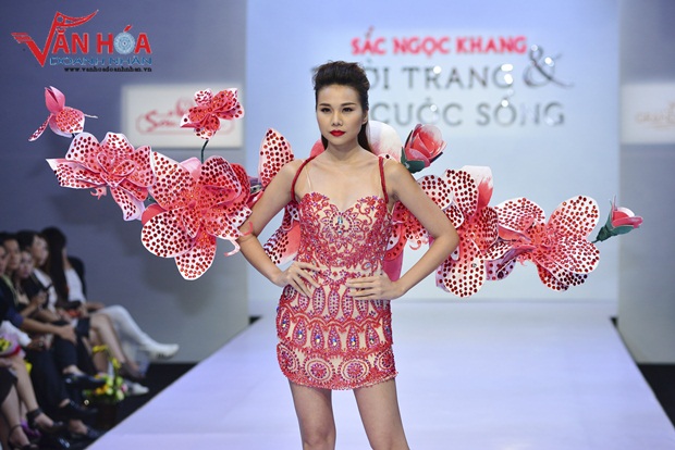 25-my-nam-viet-khoe-ve-dep-tren-san-dien-van-hoa-doanh-nhan
