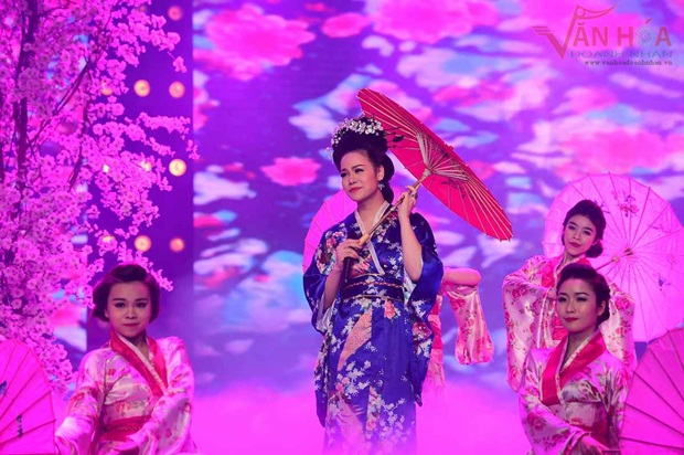 2-nhat-kim-anh-doi-dau-3-nam-ca-si-chung-ket-hay-nghe-toi-hat-vna-hoa-doanh-nhan