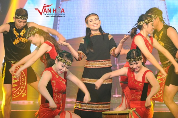 9-giao-linh-phuong-dung-bui-ngui-tuong-nho-thanh-son-van-hoa-doanh-nhan