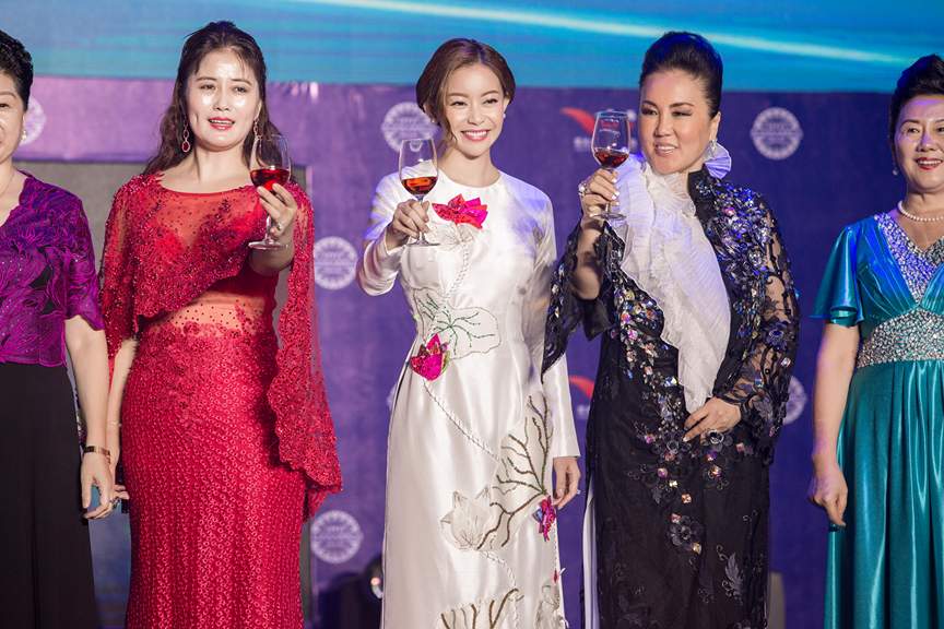 hoa-hau-hai-duong-dien-dan-phu-nu-chau-a-thai-binh-duong-vanhoadoanhnhan-3