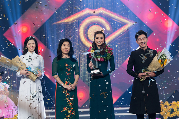 hoa-hau-kieu-ngan-dang-quang-en-vang-2017-voi-so-diem-tuyet-doi-vanhoadoanhnhan