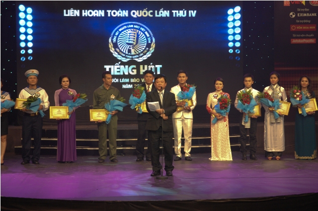 Showbiz-Tienghatnguoilambao-19