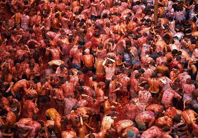le-hoi-tomatina-vanhoadoanhnhan