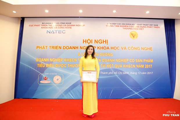 ngo-thi-tuyen-nhan-bang-1