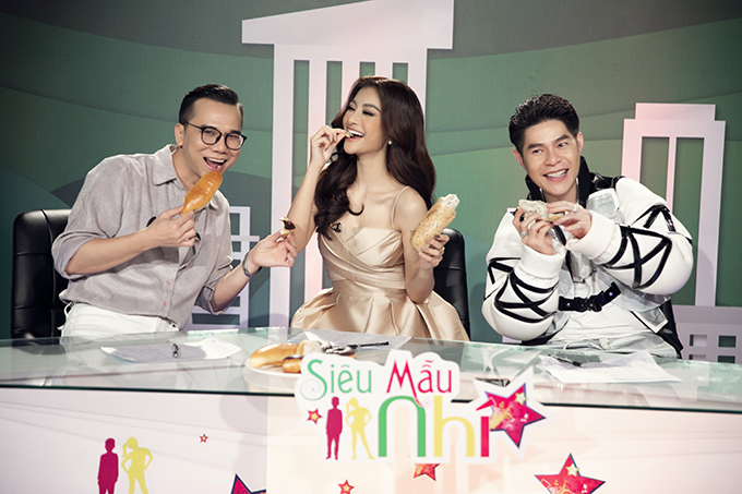 kieu-loan-hung-phuc-chup-anh-cung-banh-mi-vhdn