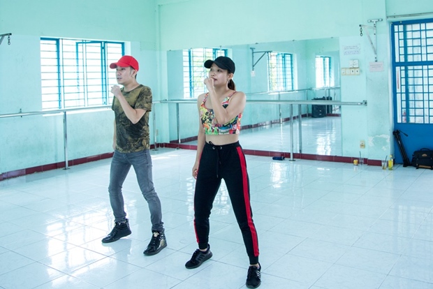 quang-ha-tap-luyen-cung-siu-black-vanhoadoanhnhan