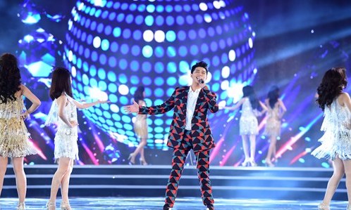 
Ca sĩ Noo Phước Thịnh trình diễn tại đêm chung kết Hoa hậu Việt Nam 2016
