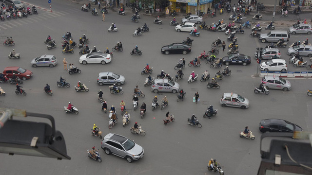 
Giao thông Hà Nội trong giờ cao điểm buổi sáng.
