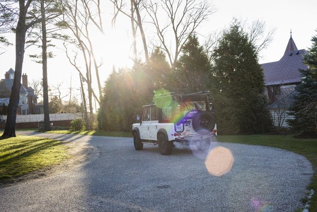 Buổi sáng của Steve Hafner bắt đầu bằng công việc chở cô con gái 11 tuổi đi học. Ảnh: Jesse Neider/ The Wall Street Journal