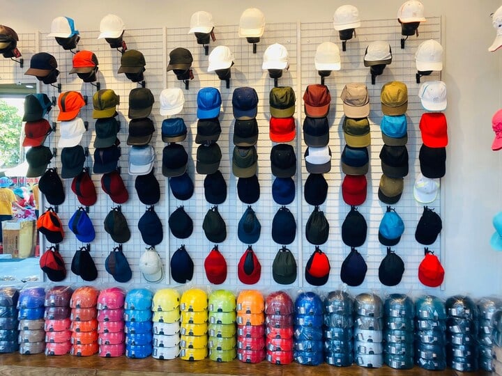 Nón Sơn - thương hiệu quen thuộc của người Việt. (Ảnh: Đại Việt)