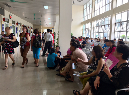 Bệnh viện K trung ương luôn trong tình trạng quá tải bệnh nhân ung thư đến khám và điều trị