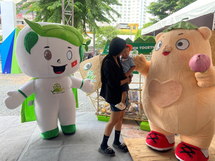 Cuộc thi Tái tạo xanh: 6.200 cây rừng được vun đắp từ những viên pin cũ- Ảnh 9.