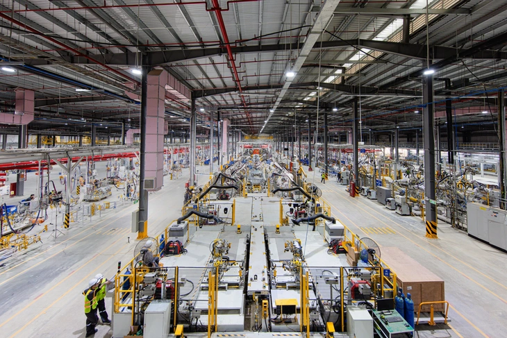 VinFast khánh thành nhà máy sản xuất ô tô điện tại Hà Tĩnh sau 7 tháng khởi công - Ảnh 2.