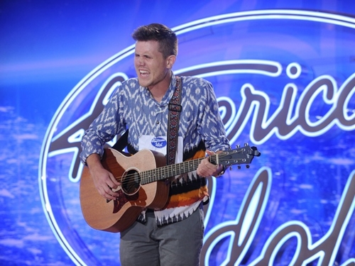anh chang boi ban thanh quan quan american idol mua cuoi hinh anh 2