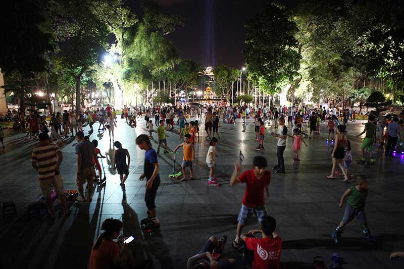 nguoi thu do ra via he ngu giua dem he nong 40 do c hinh anh 2