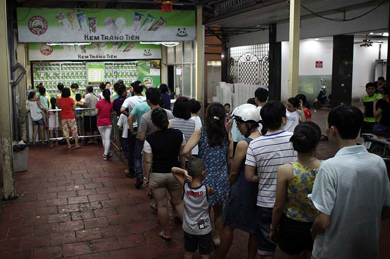 nguoi thu do ra via he ngu giua dem he nong 40 do c hinh anh 4