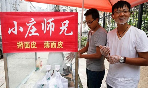 thac si bo luong 700 trieu/nam ve ban banh trang nguoi hinh anh 2