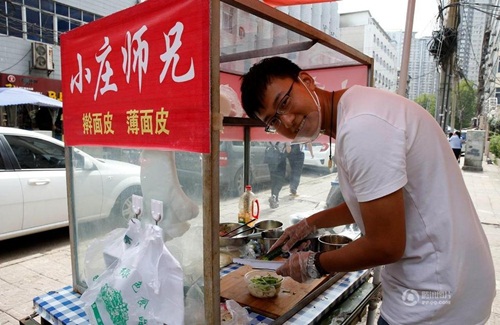 thac si bo luong 700 trieu/nam ve ban banh trang nguoi hinh anh 3